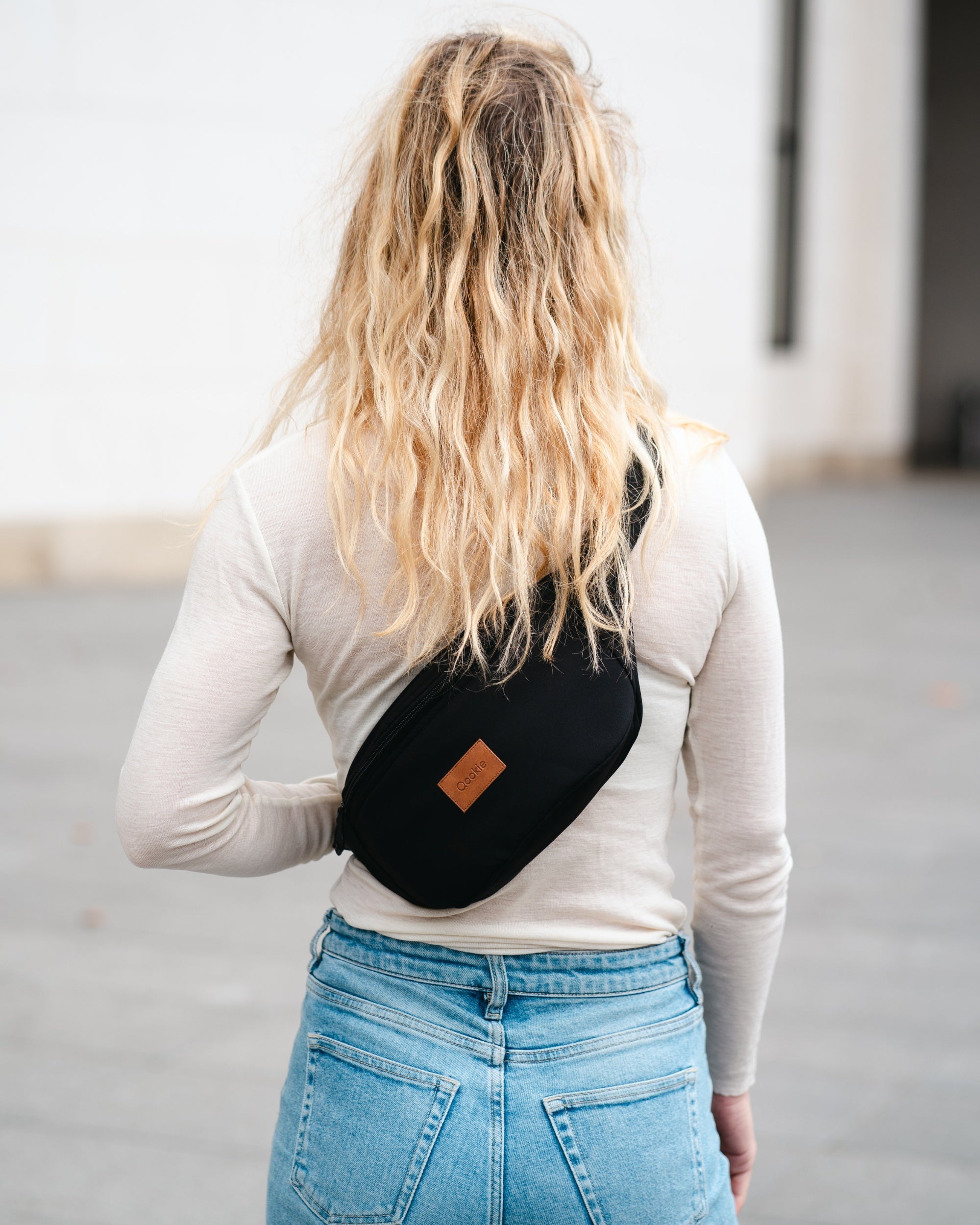 Qookie Sling Bag - Black